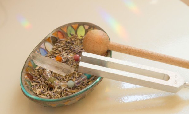Singing Bowls vs Tuning Forks for Meditation: Which Fits Your Practice?